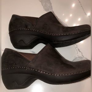 Merrill brown Leather Clogs